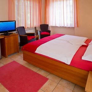 Doppelzimmer für Gäste mit Behinderungen